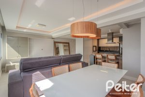 Apartamento à venda com 90m², 3 dormitórios, 1 suíte, 2 vagas, no bairro Tristeza em Porto Alegre