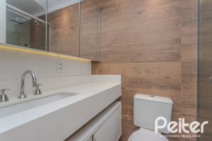 Apartamento à venda com 90m², 3 dormitórios, 1 suíte, 2 vagas, no bairro Tristeza em Porto Alegre