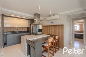Apartamento à venda com 90m², 3 dormitórios, 1 suíte, 2 vagas, no bairro Tristeza em Porto Alegre