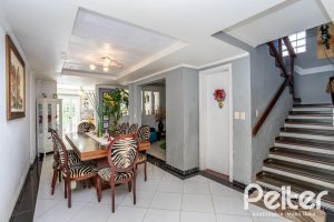 Casa à venda com 407m², 3 dormitórios, 2 suítes, 4 vagas, no bairro Ipanema em Porto Alegre