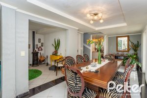 Casa à venda com 407m², 3 dormitórios, 2 suítes, 4 vagas, no bairro Ipanema em Porto Alegre