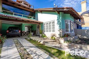 Casa à venda com 407m², 3 dormitórios, 2 suítes, 4 vagas, no bairro Ipanema em Porto Alegre