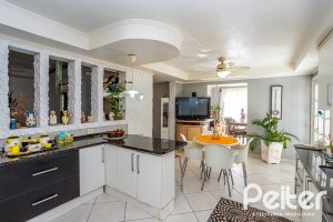 Casa à venda com 407m², 3 dormitórios, 2 suítes, 4 vagas, no bairro Ipanema em Porto Alegre