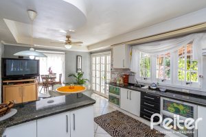 Casa à venda com 407m², 3 dormitórios, 2 suítes, 4 vagas, no bairro Ipanema em Porto Alegre