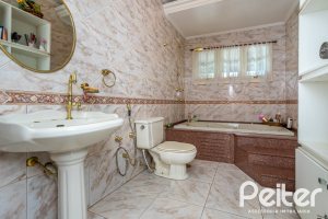 Casa à venda com 407m², 3 dormitórios, 2 suítes, 4 vagas, no bairro Ipanema em Porto Alegre