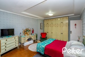 Casa à venda com 407m², 3 dormitórios, 2 suítes, 4 vagas, no bairro Ipanema em Porto Alegre