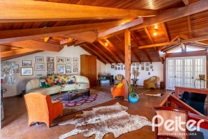 Casa à venda com 407m², 3 dormitórios, 2 suítes, 4 vagas, no bairro Ipanema em Porto Alegre