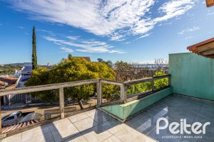 Casa à venda com 407m², 3 dormitórios, 2 suítes, 4 vagas, no bairro Ipanema em Porto Alegre