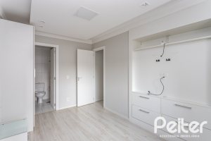 Apartamento à venda com 57m², 2 dormitórios, 1 suíte, 1 vaga, no bairro Tristeza em Porto Alegre