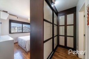 Apartamento à venda com 136m², 3 dormitórios, 1 suíte, 3 vagas, no bairro Tristeza em PORTO ALEGRE