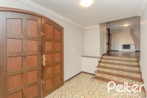 Casa à venda com 350m², 3 dormitórios, 1 suíte, 2 vagas, no bairro Jardim Isabel em Porto Alegre