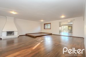 Casa à venda com 350m², 3 dormitórios, 1 suíte, 2 vagas, no bairro Jardim Isabel em Porto Alegre