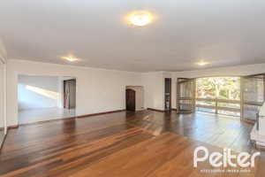 Casa à venda com 350m², 3 dormitórios, 1 suíte, 2 vagas, no bairro Jardim Isabel em Porto Alegre