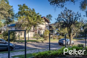 Casa à venda com 350m², 3 dormitórios, 1 suíte, 2 vagas, no bairro Jardim Isabel em Porto Alegre