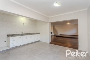 Casa à venda com 350m², 3 dormitórios, 1 suíte, 2 vagas, no bairro Jardim Isabel em Porto Alegre