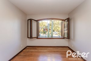 Casa à venda com 350m², 3 dormitórios, 1 suíte, 2 vagas, no bairro Jardim Isabel em Porto Alegre