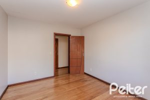 Casa à venda com 350m², 3 dormitórios, 1 suíte, 2 vagas, no bairro Jardim Isabel em Porto Alegre