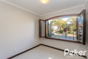Casa à venda com 350m², 3 dormitórios, 1 suíte, 2 vagas, no bairro Jardim Isabel em Porto Alegre