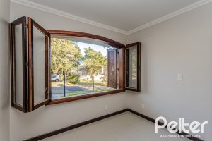 Casa à venda com 350m², 3 dormitórios, 1 suíte, 2 vagas, no bairro Jardim Isabel em Porto Alegre