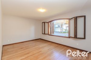 Casa à venda com 350m², 3 dormitórios, 1 suíte, 2 vagas, no bairro Jardim Isabel em Porto Alegre