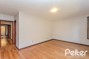 Casa à venda com 350m², 3 dormitórios, 1 suíte, 2 vagas, no bairro Jardim Isabel em Porto Alegre