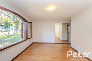 Casa à venda com 350m², 3 dormitórios, 1 suíte, 2 vagas, no bairro Jardim Isabel em Porto Alegre