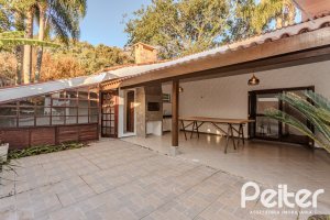 Casa à venda com 350m², 3 dormitórios, 1 suíte, 2 vagas, no bairro Jardim Isabel em Porto Alegre