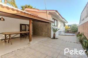 Casa à venda com 350m², 3 dormitórios, 1 suíte, 2 vagas, no bairro Jardim Isabel em Porto Alegre