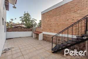 Casa à venda com 350m², 3 dormitórios, 1 suíte, 2 vagas, no bairro Jardim Isabel em Porto Alegre