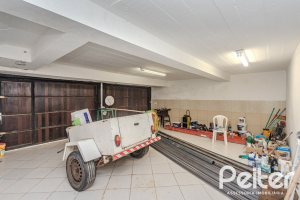 Casa à venda com 350m², 3 dormitórios, 1 suíte, 2 vagas, no bairro Jardim Isabel em Porto Alegre