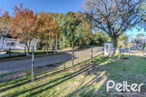 Casa à venda com 350m², 3 dormitórios, 1 suíte, 2 vagas, no bairro Jardim Isabel em Porto Alegre