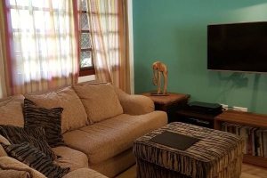 Casa em Condomínio à venda com 270m², 3 dormitórios, 1 suíte, 3 vagas, no bairro Tristeza em Porto Alegre