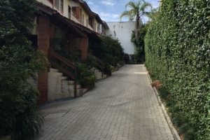 Casa em Condomínio à venda com 270m², 3 dormitórios, 1 suíte, 3 vagas, no bairro Tristeza em Porto Alegre