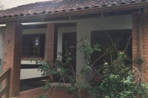 Casa em Condomínio à venda com 270m², 3 dormitórios, 1 suíte, 3 vagas, no bairro Tristeza em Porto Alegre