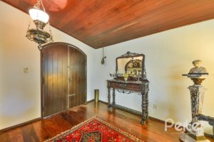 Casa à venda com 442m², 6 dormitórios, 3 suítes, 3 vagas, no bairro Vila Assunção em Porto Alegre