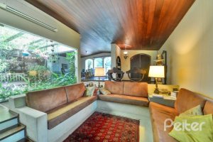 Casa à venda com 442m², 6 dormitórios, 3 suítes, 3 vagas, no bairro Vila Assunção em Porto Alegre