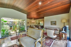 Casa à venda com 442m², 6 dormitórios, 3 suítes, 3 vagas, no bairro Vila Assunção em Porto Alegre