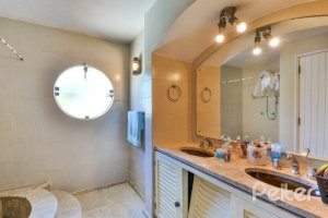 Casa à venda com 442m², 6 dormitórios, 3 suítes, 3 vagas, no bairro Vila Assunção em Porto Alegre