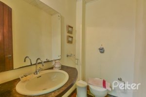 Casa à venda com 442m², 6 dormitórios, 3 suítes, 3 vagas, no bairro Vila Assunção em Porto Alegre