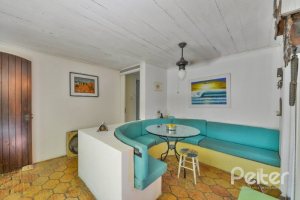 Casa à venda com 442m², 6 dormitórios, 3 suítes, 3 vagas, no bairro Vila Assunção em Porto Alegre