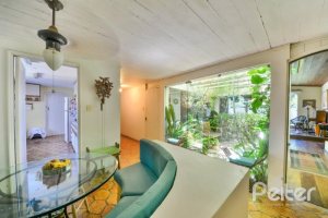 Casa à venda com 442m², 6 dormitórios, 3 suítes, 3 vagas, no bairro Vila Assunção em Porto Alegre