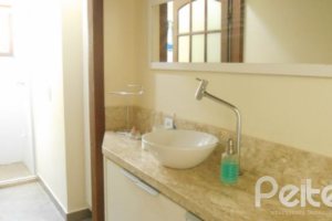 Casa à venda com 390m², 4 dormitórios, 1 suíte, 3 vagas, no bairro Vila Assunção em Porto Alegre