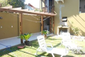 Casa à venda com 390m², 4 dormitórios, 1 suíte, 3 vagas, no bairro Vila Assunção em Porto Alegre