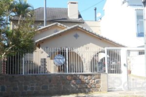 Casa à venda com 390m², 4 dormitórios, 1 suíte, 3 vagas, no bairro Vila Assunção em Porto Alegre