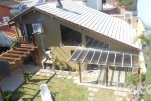 Casa à venda com 390m², 4 dormitórios, 1 suíte, 3 vagas, no bairro Vila Assunção em Porto Alegre