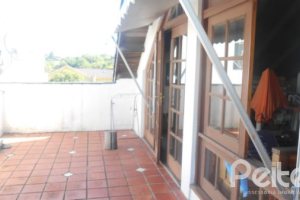 Casa à venda com 390m², 4 dormitórios, 1 suíte, 3 vagas, no bairro Vila Assunção em Porto Alegre