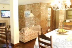 Casa à venda com 390m², 4 dormitórios, 1 suíte, 3 vagas, no bairro Vila Assunção em Porto Alegre