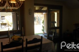 Casa à venda com 390m², 4 dormitórios, 1 suíte, 3 vagas, no bairro Vila Assunção em Porto Alegre