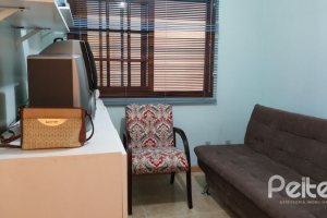 Casa à venda com 192m², 3 dormitórios, 1 suíte, 2 vagas, no bairro Cristal em Porto Alegre