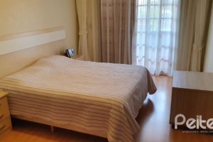 Casa à venda com 192m², 3 dormitórios, 1 suíte, 2 vagas, no bairro Cristal em Porto Alegre